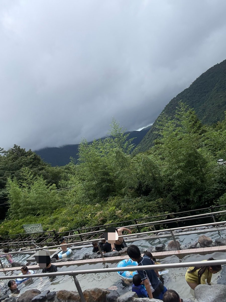 tal_mb45's tweet photo. 箱根ユネッサンで童心に帰る
天気悪すぎい！！！！ https://t.co/EyuPZ726eO