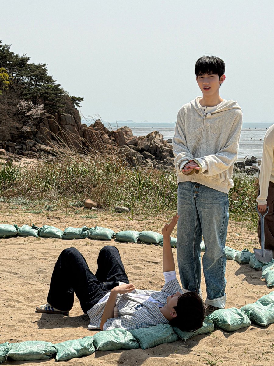 esoonyo's tweet photo. 햇빛막아주는거눈물난다

이제야깨달아요 https://t.co/7KjoPmczh3