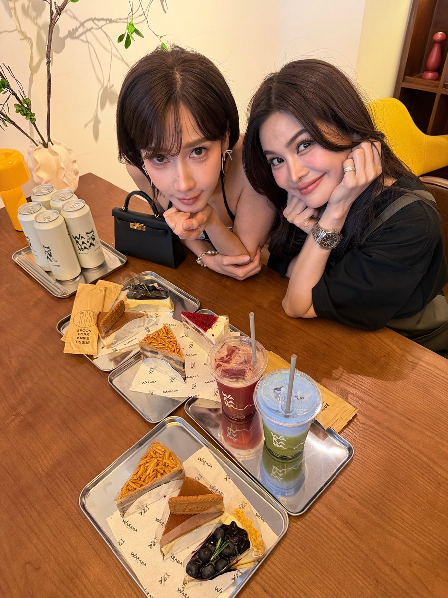 Fangfcengfa's tweet photo. พี่อั้มคือน่ารักและเอ็นดูอิงฟ้ามากจริงๆ 🥹🤏🏻
แล้วไปเจอคอมเมนต์ใน TikTok เยอะมาก ว่าดีใจแทนอิงฟ้าที่พี่อั้มมาแสดงความยินดีที่ร้าน และแฟนคลับพี่อั้มก็การันตีเลยว่าพี่อั้มเอ็นดูอิงฟ้ามาก 🥺 ขอบคุณนะคะ

ENGFA OUR HEART13
#อิงฟ้ามหาชน #EngfaWaraha @EWaraha https://t.co/0KRj9dLYVJ