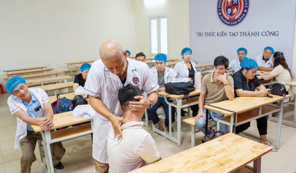 cnnteduvn's tweet photo. Trường Cao Đẳng Y Dược Và Kinh Tế Công Nghệ thông báo tuyển sinh khóa học chứng chỉ xoa bóp bấm huyệt online, chỉ 6 buổi online, cấp chứng chỉ theo quy định sau khi hoàn thành khóa học.
Xem chi tiết: https://t.co/JVLAeLs6jI
#xoabopbamhuyet #Educación https://t.co/LyaQtiPWks