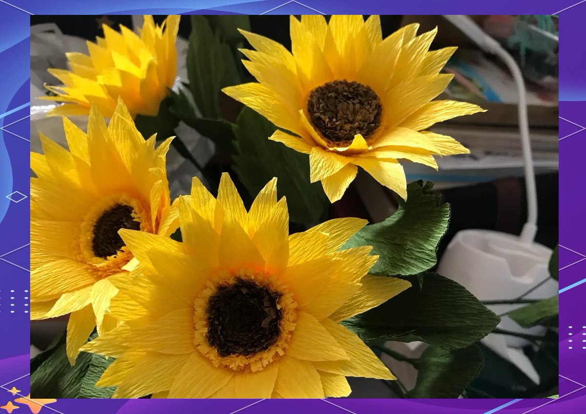 doualeh10's tweet photo. DIY super easy paper flower ornament—just fold, glue, and you’ve got a cute, budget-friendly decor to brighten your desk! https://t.co/Bw0F42UJKr