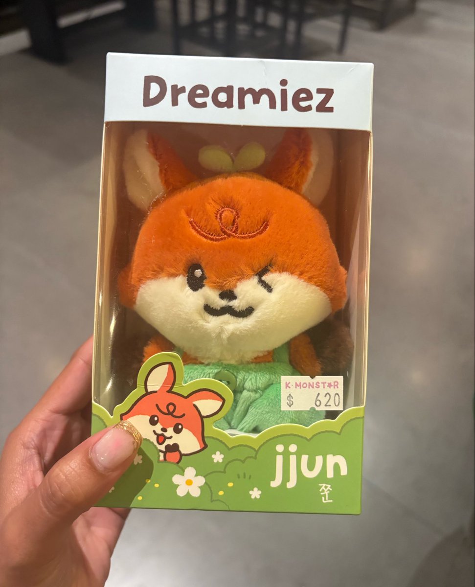 bestboyrenjun's tweet photo. loe pu my baby jjunie 🦊💛 https://t.co/XOaoiRFAWc