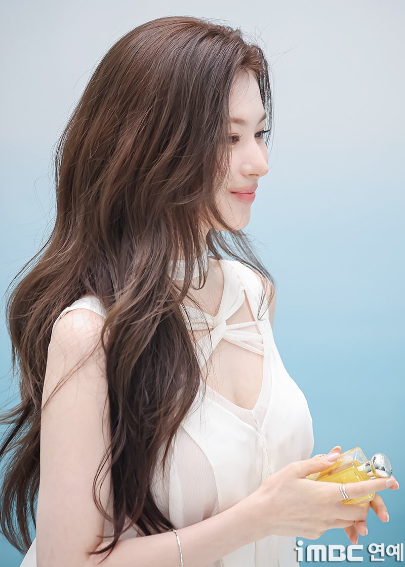 123sana_'s tweet photo. พี่ซานะสวยสะอาดอาบน้ำวันละพันรอบมาก https://t.co/ZjPsm4CoR4