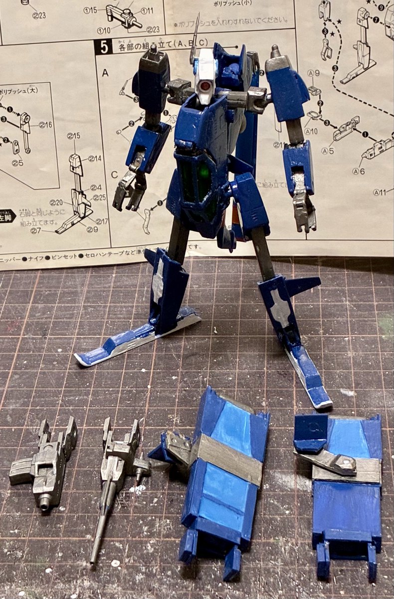 HobbyLeef's tweet photo. #ガゼット 完成！(4/4)
最後に、フル装備状態のヘリを後方から。
あと、ロボ状態で付属品？一式的な。

最後の方はもう、気力続かずで荒っぽくなっちゃいましたが、昔やりたかったことをやり切れて、満足ッス〜

 #ドルバック https://t.co/SQ1g4LKrsq