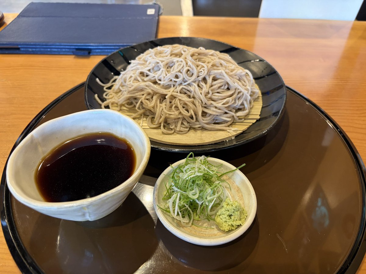 AINOTAME_XV's tweet photo. 今、もう一杯頼もうか迷っています(写真は大盛り) https://t.co/rm8qziBFGH