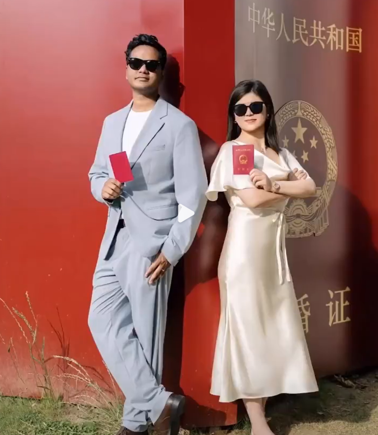 sexla's tweet photo. 一个中国南京女人，嫁给了一个印度男人，他们在中国领取了结婚证，这个男人接下来会从印度带一大批印度人来中国，一坨屎便开始了繁殖 https://t.co/fixHDuTuR7