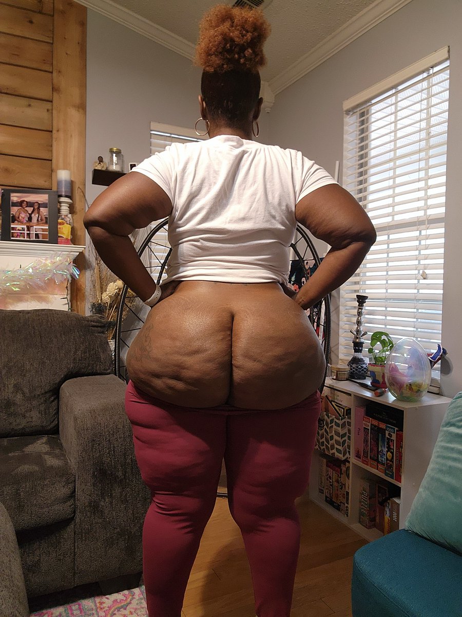 MsMarshaeX's tweet photo. That 🍑 is heavy 😳 . 
On sale until Saturday ➡️ 
https://t.co/ndqnWo2jHm https://t.co/l2CvnFcfZi
