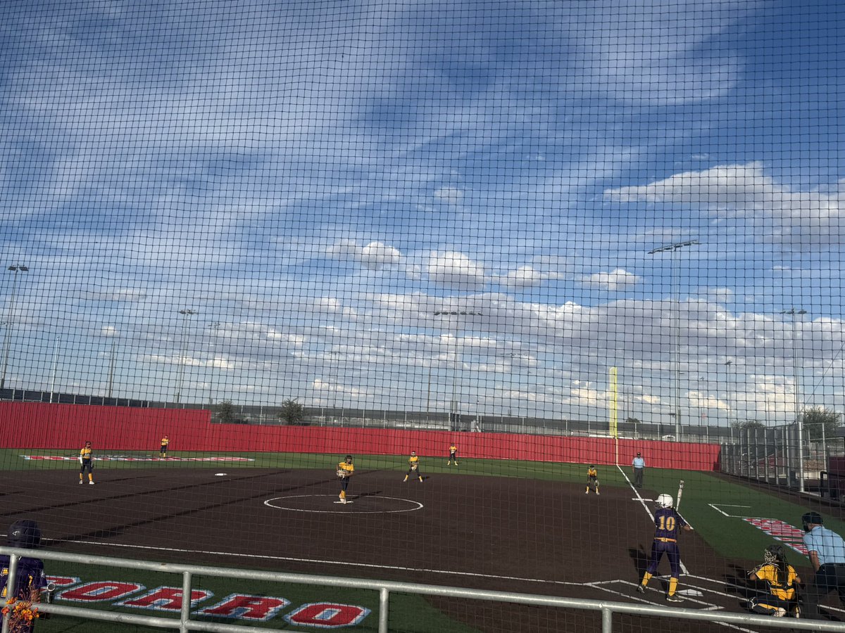 ESerna_PK8's tweet photo. Play ball!! Wonderful Wednesday evening seeing our baseball &amp; softball teams in action!! 🥎 🐺 ⚾️ 
#TeamSISD #WolfPackStrong https://t.co/gwR9kznhBm