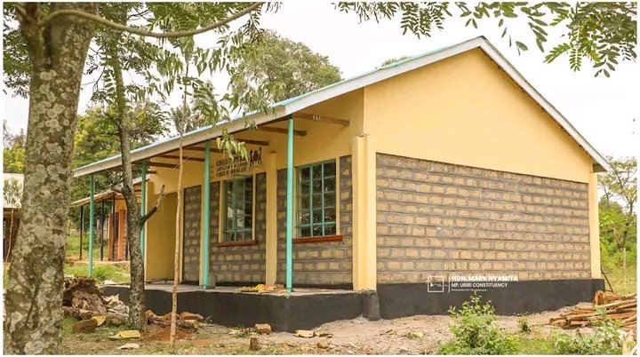 Thriving_luos's tweet photo. When you visit Kokelo Comprehensive School in North Kanyamkago, these are the kind of quality-workmanship classrooms you will see:

✅Tiled floors
✅Fitted window panes

#NyamitaOnwards
#AmaniNaMaendeleo
#nyamitadelivers https://t.co/ooaM3Gl5XL