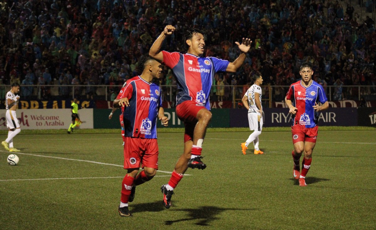 Laselecta__'s tweet photo. 🐯🟥🟦 ¡Jonathan Nolasco anotó el 2-1 para C.D. FAS ante el Verdes F.C. en Santa Tecla!
📸: Abigail Ramírez.
#CopaCentroamericana #CDFAS #VerdesFC https://t.co/VlaUWdjhya