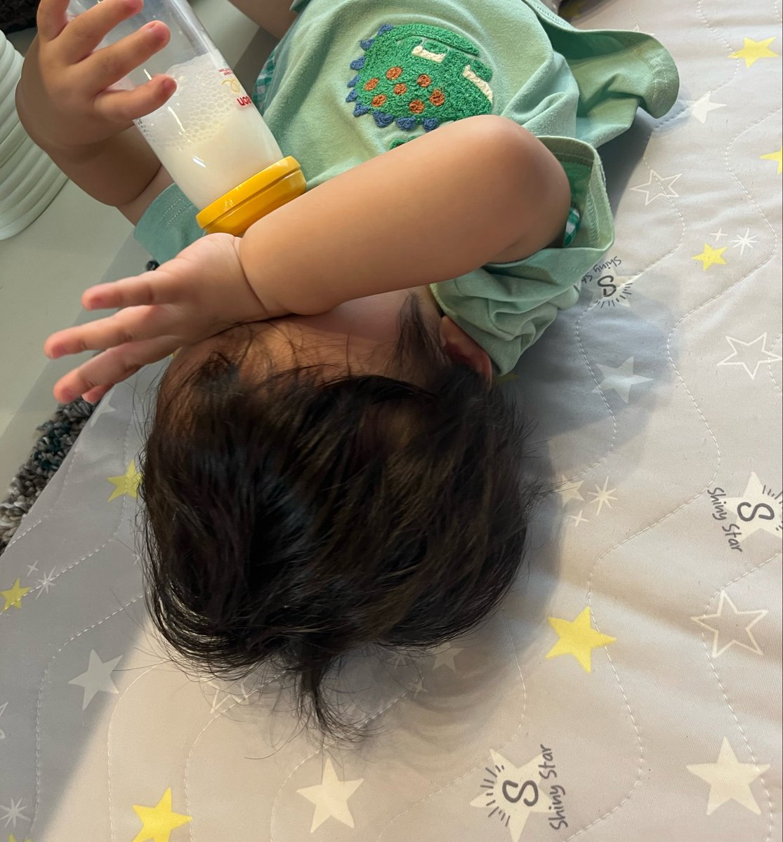 migzag1z's tweet photo. @z351030 13kgあるから腰痛くなる🥲
本当に遊んで欲しいwww
男の子の活発さえぐい🤦‍♀️🤦‍♀️

ミルク飲んで寝かしつけてる😇 https://t.co/rY33P9e8fk