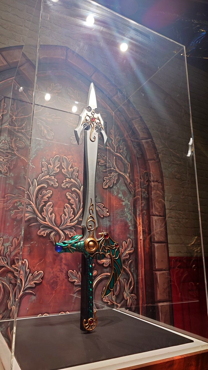 hacha_cha's tweet photo. ドラクエのイベント行ってきました
ドラゴンクエスト the DIVE

VR RIDE すごい！ 楽しすぎ！ また体験したい！

ラーのかがみは じんめんじゅ
40周年記念の町は 女戦士でした
ちょいイカついお兄さんが あらくれ になってて面白かった笑

どうぐやは品切れが多くて私のお財布ダメージわずか🥲 https://t.co/Cs5gj1fSbO