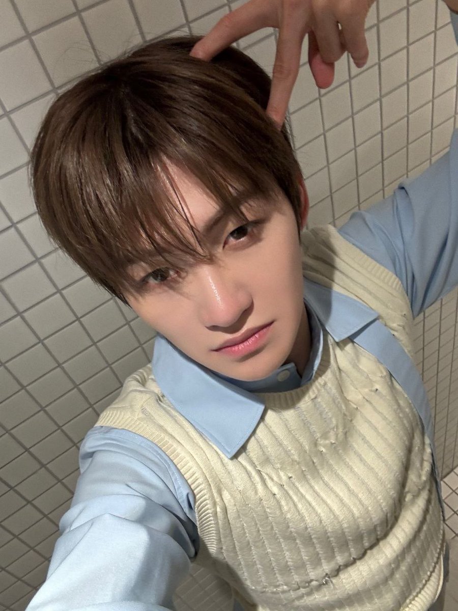 haonjihoon's tweet photo. You know, sometimes I want to be funny. Not because I want everyone to laugh at everything I say, and not because I suddenly think I’m a comedian. I just think there are moments when making someone smile feels like one of the nicest things you can do for them. https://t.co/RxNh3ydJ40