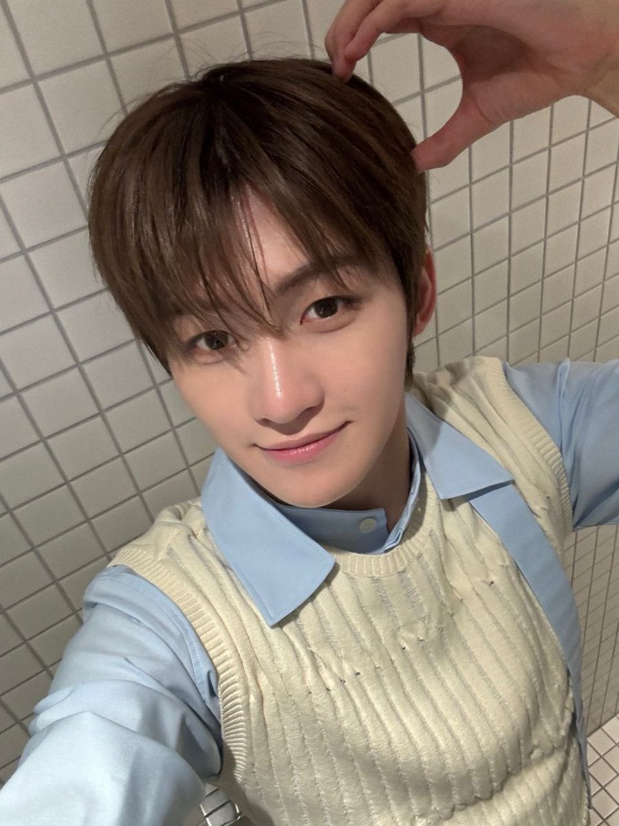 haonjihoon's tweet photo. You know, sometimes I want to be funny. Not because I want everyone to laugh at everything I say, and not because I suddenly think I’m a comedian. I just think there are moments when making someone smile feels like one of the nicest things you can do for them. https://t.co/RxNh3ydJ40