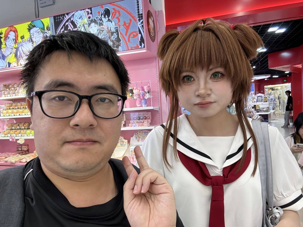 bisasoeric's tweet photo. Just wrapped up my first anime convention! 2 cosplay pics + a merch haul that’s making my wallet cry but my heart SO full  Next con I’m going as my favorite mecha pilot—stay tuned! https://t.co/vMfTRZG1cc