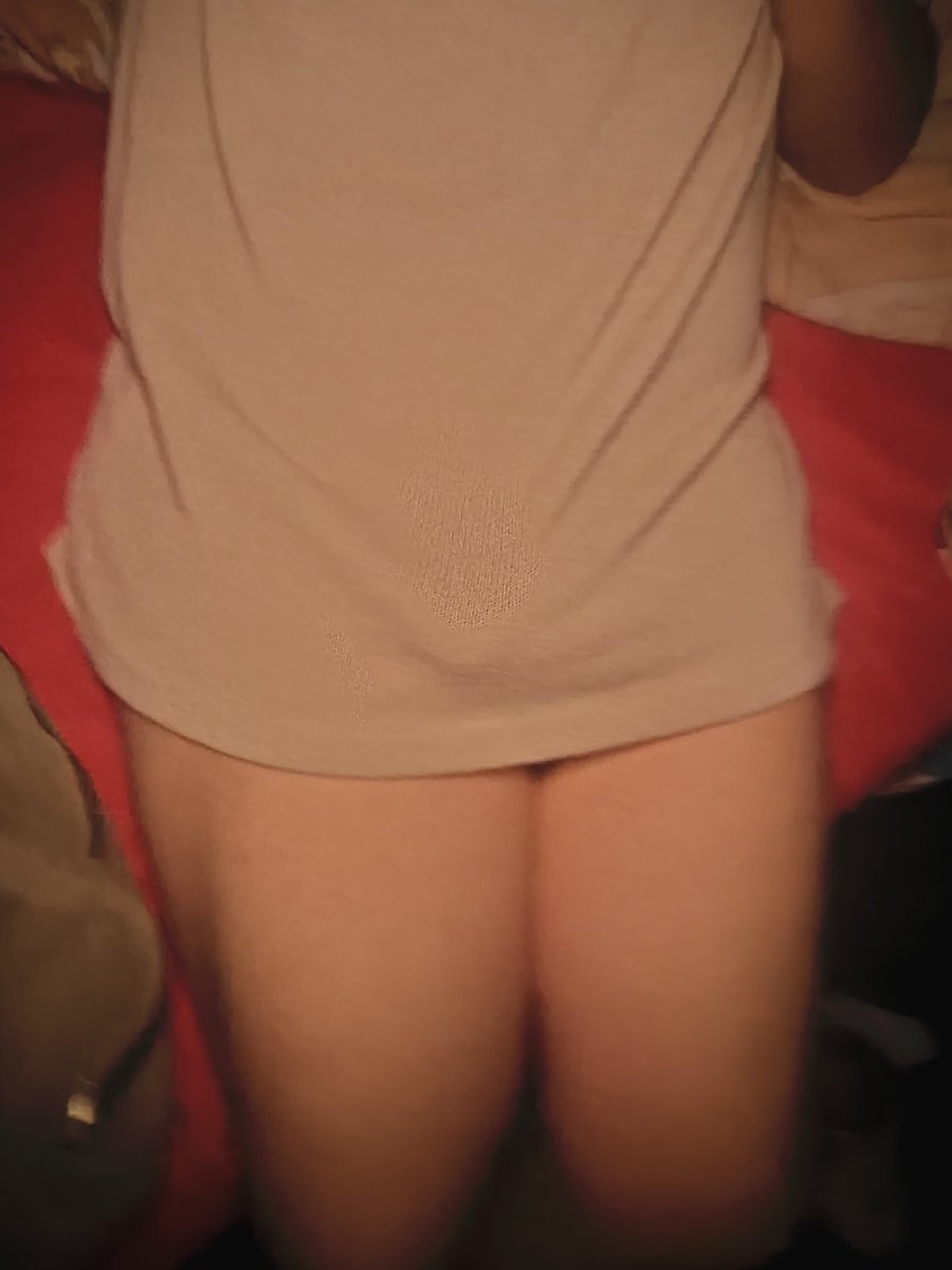 FemboyAzazel's tweet photo. Que les gustará más a los chicos... Los #muslos de #femboy o mí #culogordo y sexy con un plugcito >~< 
_
_
_
_ #bigass https://t.co/dO258ZPzrx