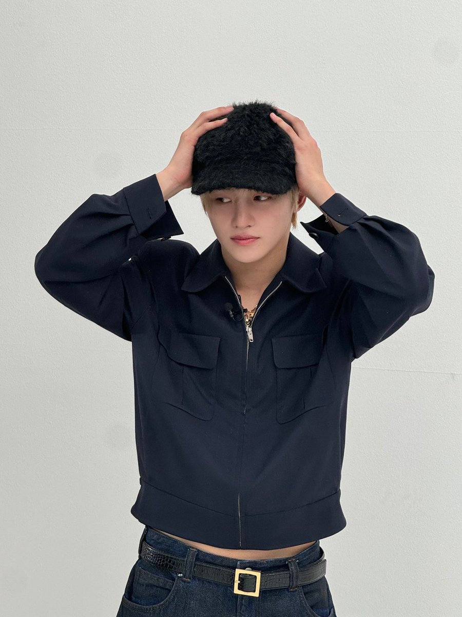 haonjihoon's tweet photo. Those are the days that make me want to stay outside a little longer and hold onto the moment before it disappears. The kind of days that make you want to stay comfortable, wrap yourself in warmth, and spend time with your thoughts. https://t.co/XfMgMyJBqa