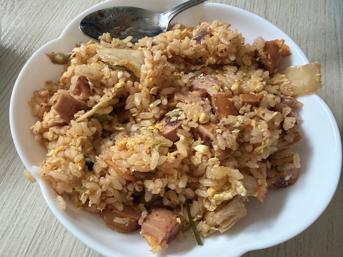 chosuke_zui's tweet photo. 久々にキムチチャーハン作った
(具が多すぎた) https://t.co/hitbq2zDYR