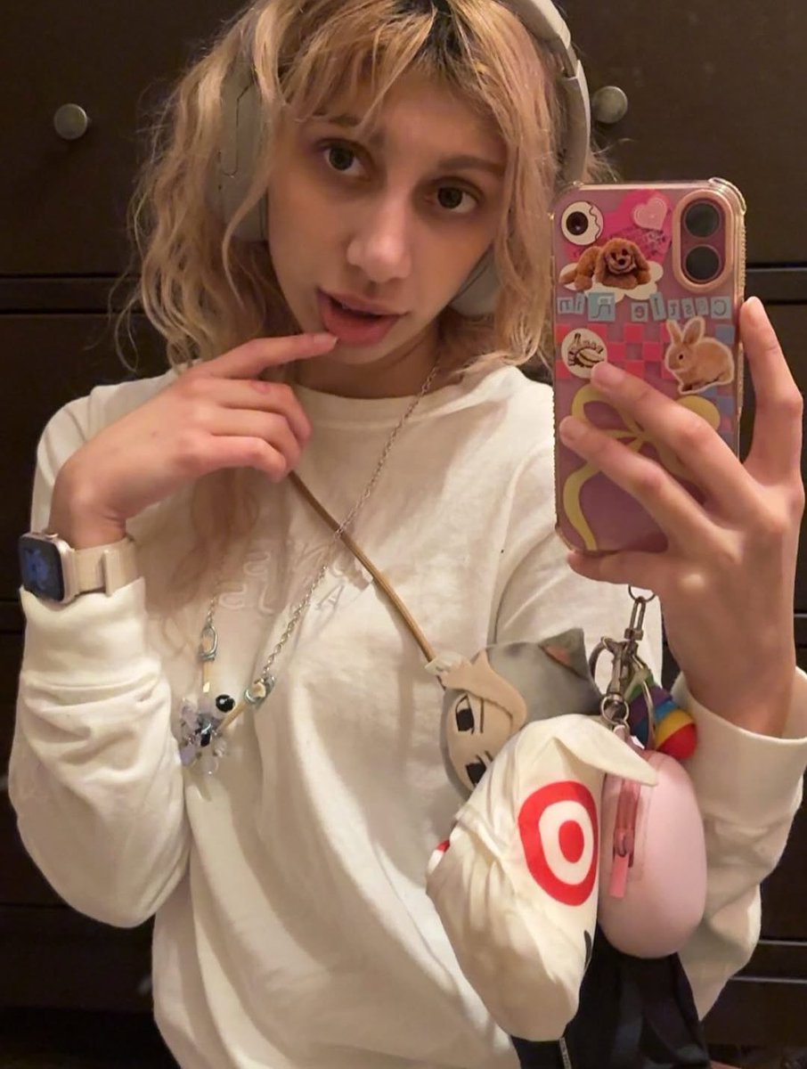 WeakCucky123's tweet photo. My crush omg please don’t make me relapse for this stuff and get addicted again 😵‍💫 Reply or dm if you like her and want her ig or name or both to use against me and make me super addicted to this cuck stuff again https://t.co/Sg1bSbLg58