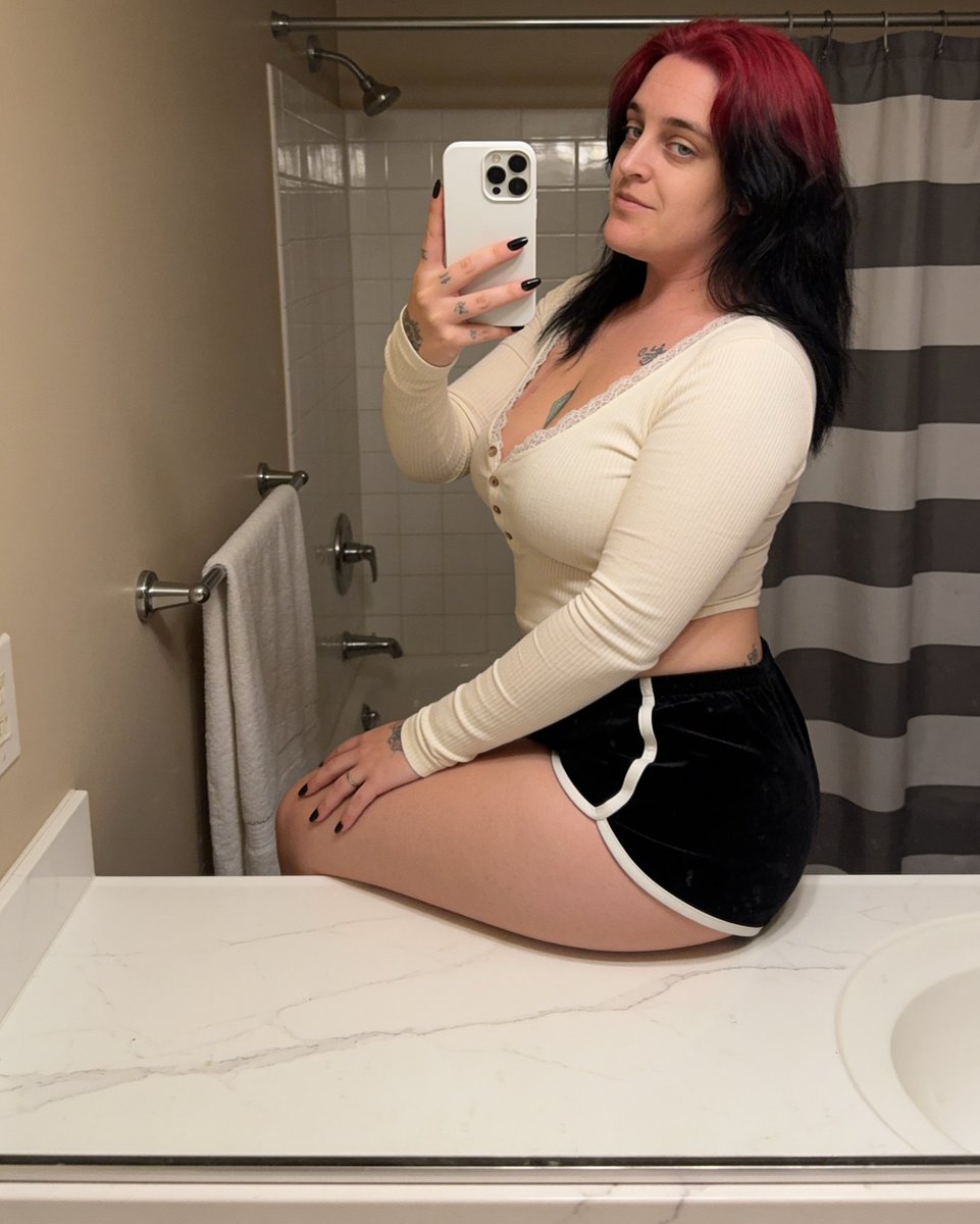KaylaDuckyy's tweet photo. 10$ for my snap chat 😘😘 Venmo and throne only DM me 😘 https://t.co/j0G8NHSRCI