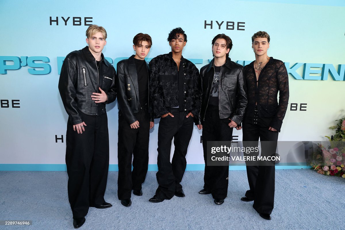 StbvBase's tweet photo. SANTOS BRAVOS stun in attendance at HYBE America's celebration of K-Pop's biggest weekend at the Grammy Museum in Los Angeles

#SANTOSBRAVOS https://t.co/2FEMenEYEJ