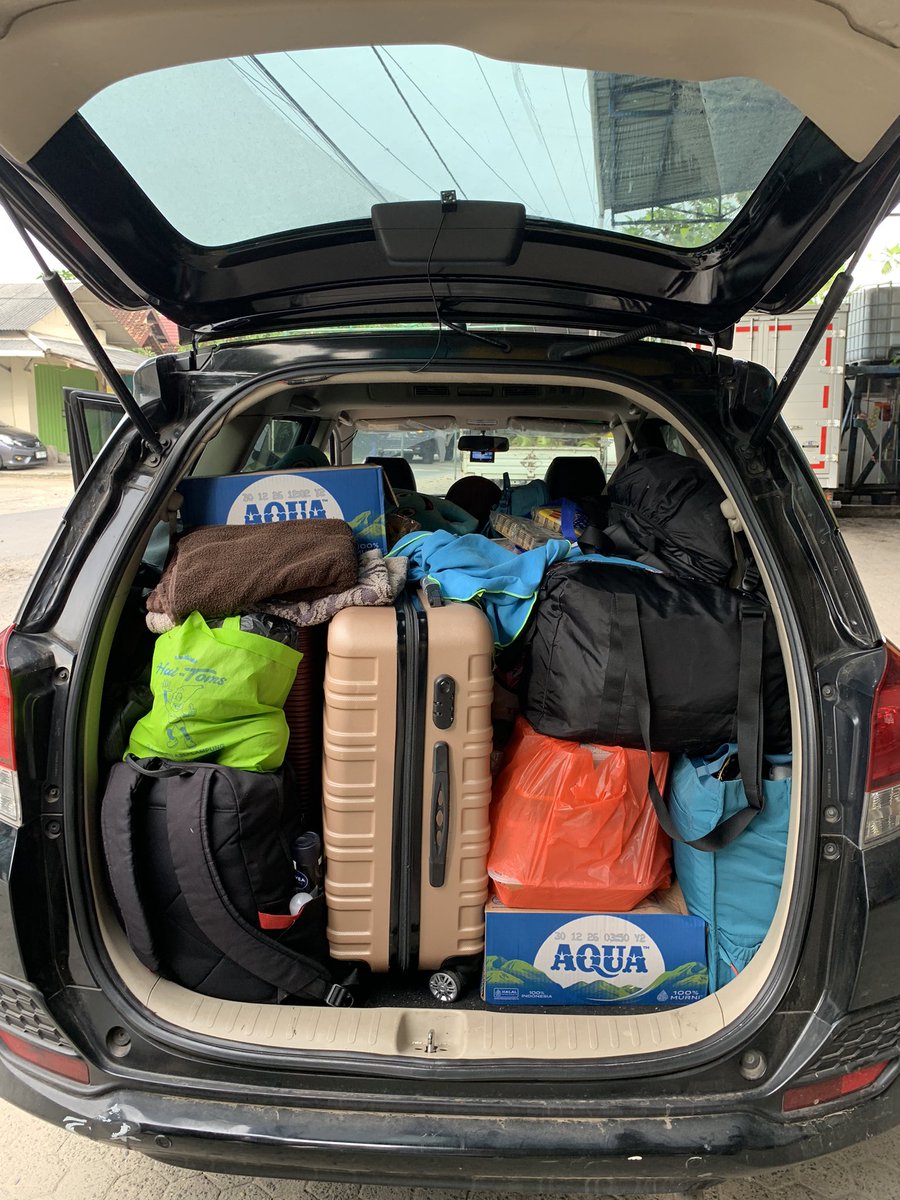 thermopollin's tweet photo. Hari terakhir di lampung, anak pamitan dulu sama anak yang ngontrak rumah. Abis itu gantian pamitan sama rumahnya, rumah juga dititipkan ke yang ngontrak. Semoga aman dan baik-baik selama ditinggal ❤️ 

Berangkat ke lamlung bagasi cuman isi koper, pulangnya? Full ❣️ https://t.co/Uwep3I2OBl