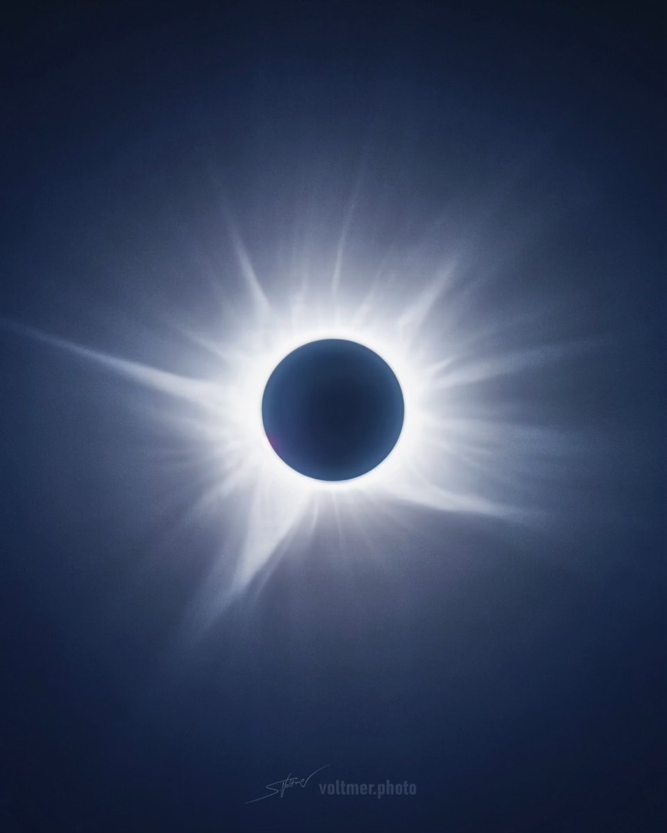 SeVoSpace's tweet photo. The very first HDR image of the 2026 Total Solar Eclipse, captured through my f/5.9 480mm refractor telescope from a private aircraft flying over Greenland.
📷 @SeVoSpace
#solareclipse #totalsolareclipse #astrophotographer #sebastianvoltmer https://t.co/ofg3Kmc3xQ