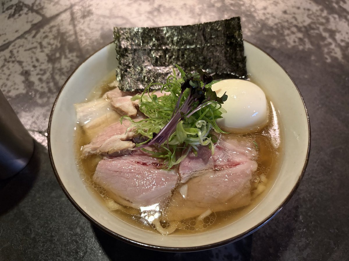 jb23maru's tweet photo. すすきの　RAMEN ICHI
特上夜鳴き中華そば

具材もスープも美味しい〆にピッタリハマるラーメンでした
できれば座って食べたいな https://t.co/oBF9vsjLJW