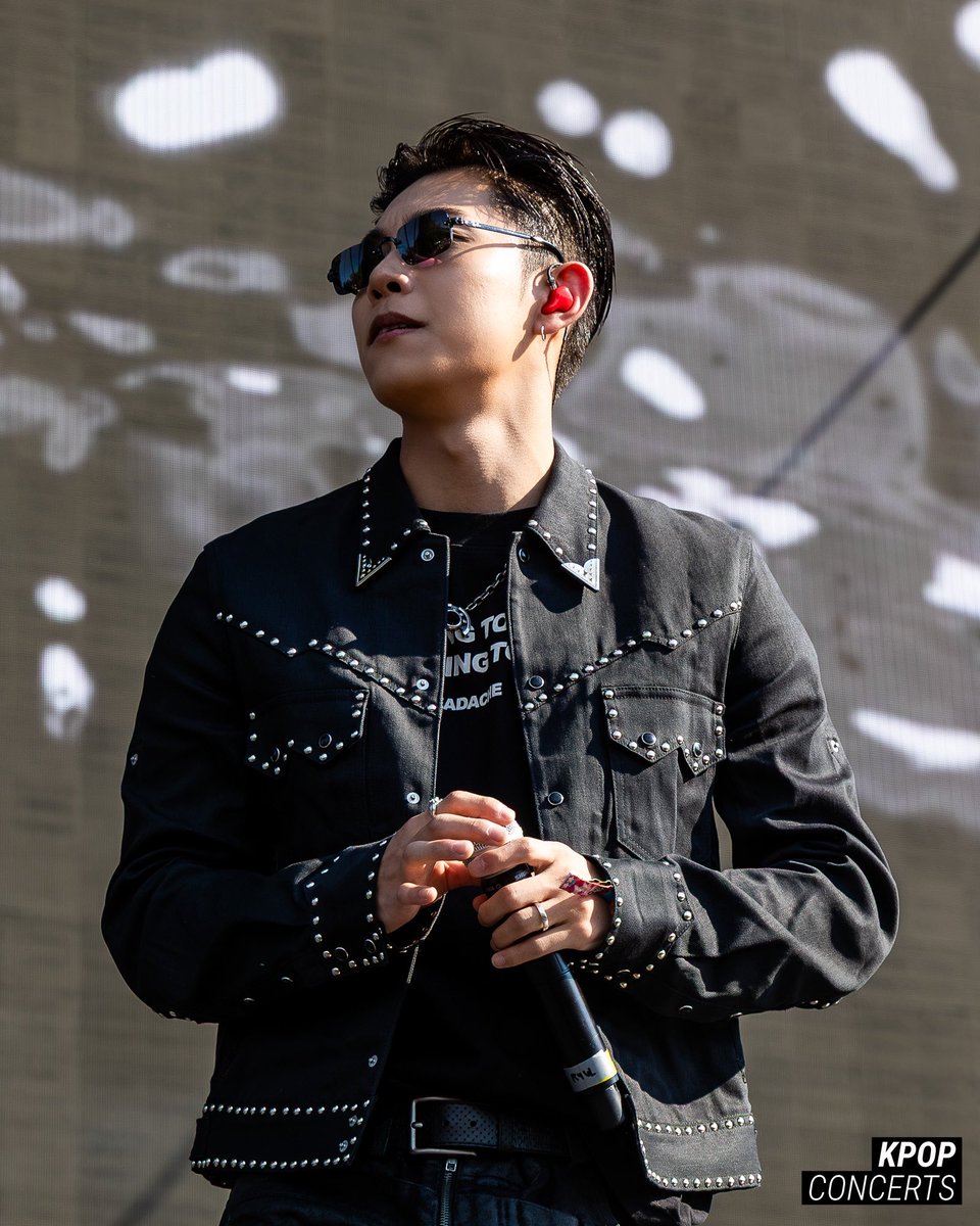terjemahinRYUL's tweet photo. 260813 📸 Kpop Concerts Gallery

Head in the Clouds LA

#률 #RYUL #롱샷 #LNGSHOT https://t.co/pkCpnHlc0Y