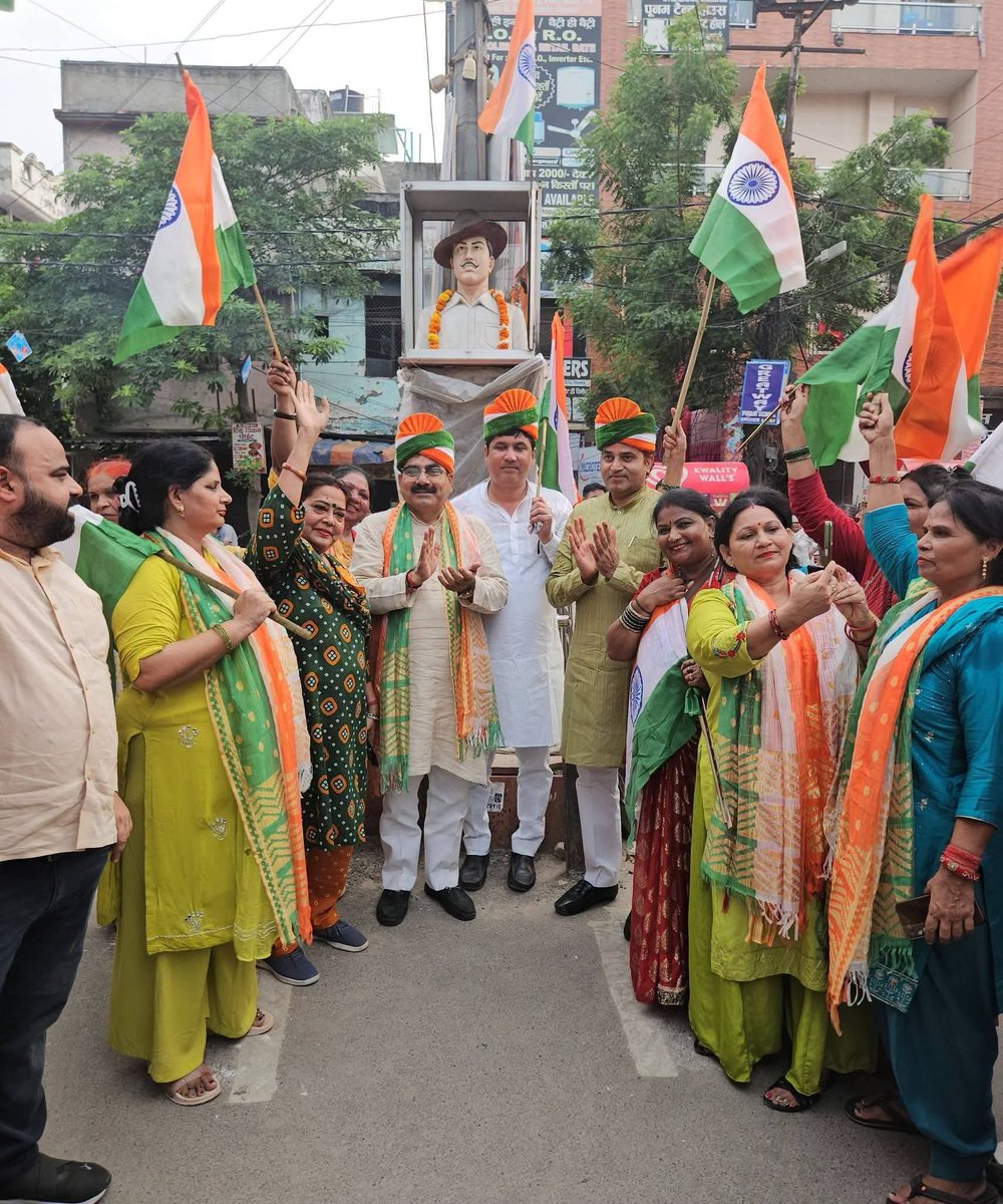 KapilMavi01's tweet photo. 🇮🇳 हर घर तिरंगा अभियान के अंतर्गत भव्य तिरंगा यात्रा 🇮🇳

 साहिबाबाद विधानसभा के #भोपुरा मंडल में #हर_घर_तिरंगा_अभियान के अंतर्गत भव्य तिरंगा यात्रा का आयोजन किया गया।
#MayankGoel 

🇮🇳 हर घर तिरंगा, हर दिल तिरंगा!
वंदे मातरम्! भारत माता की जय https://t.co/WGC8pJ7LPF