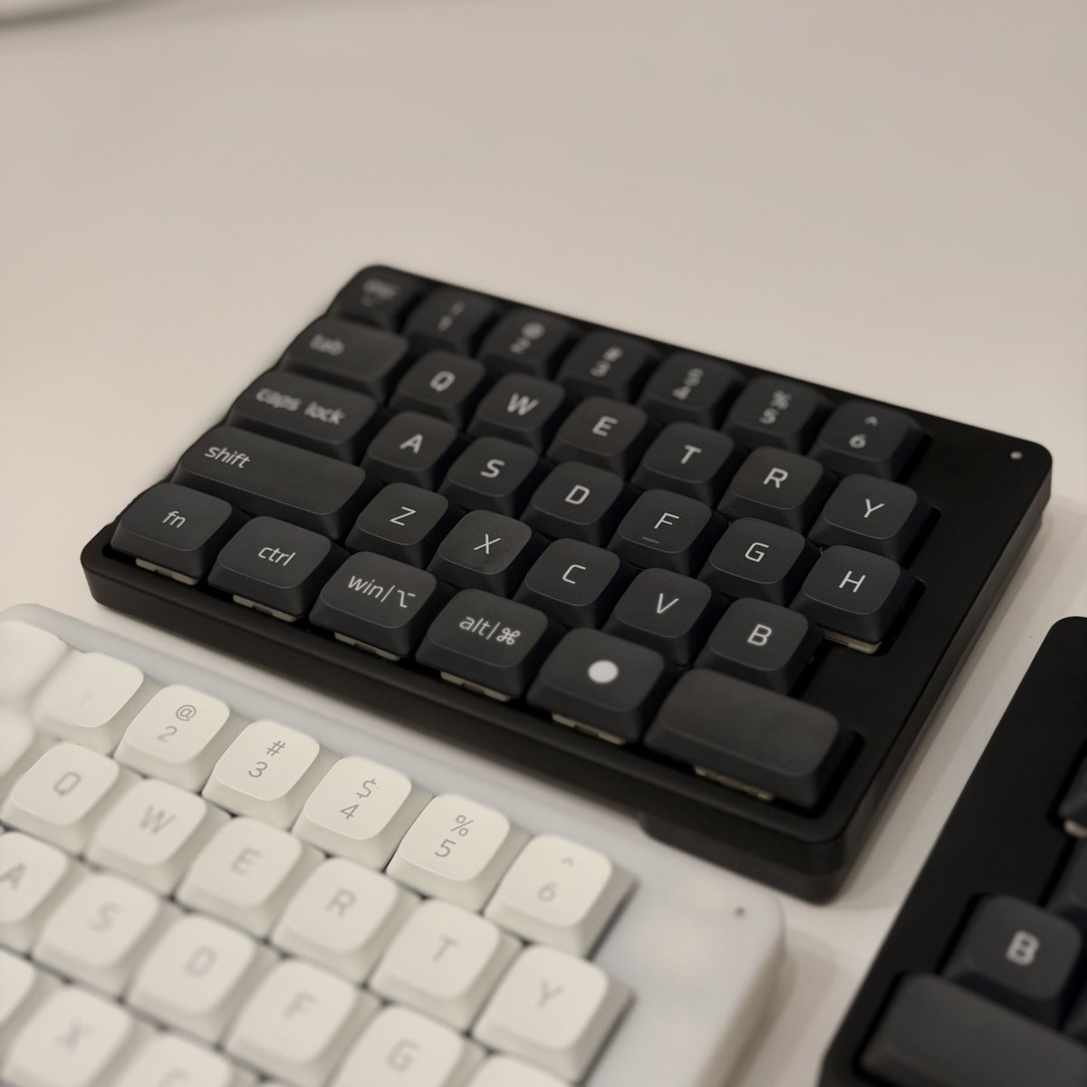 mera_psd's tweet photo. Merami Zero完全無線キーボード

分割スペースキーを1.5U + 1.5Uから
1.25U + 1.75U に変更した！

キーキャップの量産前届いたよ！

スペースキーかなり押しやすくなった！

#MeramiZero https://t.co/KyjunLFoz9