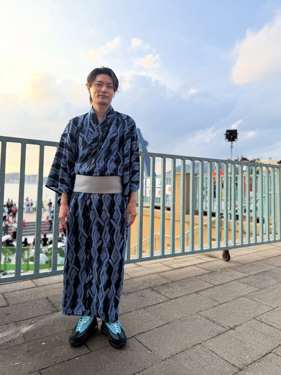 what_the_tel86's tweet photo. このあと、、

『関門海峡花火大会2026』

生中継に参加いたします！

一体どんな花火が打ち上がるのか…🎆

自前のスニーカーを履いてリハーサルに臨んだ横尾さん。

投稿：マネージャー https://t.co/siuzeBgBPE