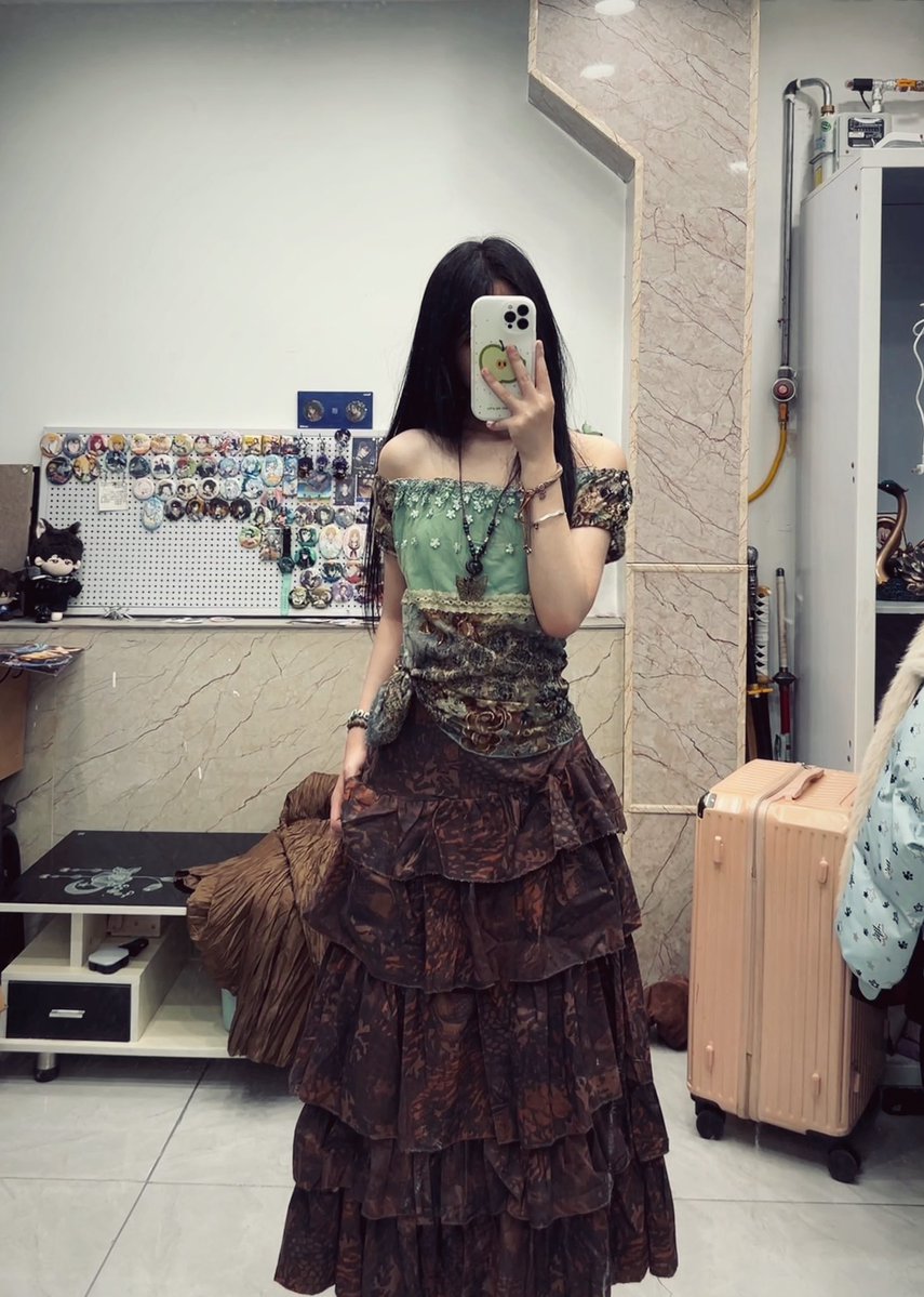 Mengdiq2if's tweet photo. 今年沉迷古着中…女装已经完蛋到我要去挑选十几二十几年前的衣服穿了 https://t.co/fizGDSfhrS
