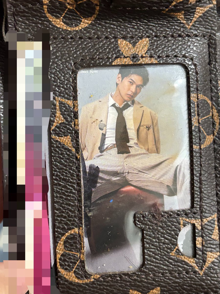 marryyymeeeee's tweet photo. Wallet ng asawa ko vs wallet ko 

WAHAHAHAHAHAHAHAHAH https://t.co/cu1jW3zP8T