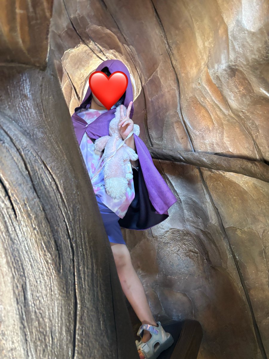 naaatun's tweet photo. 塩漬け中のオリエンタルランドさんから
8月いっぱいの株主優待チケットを
1枚いただいたので夏ディズニーへ☀️

当初は娘と2人で行くつもりでしたが
オリエンタルランド所持して
20年くらい？のパイセンから
レア柄の株主優待チケット2枚を譲り受け
息子と母も参戦で、4人で行きました！ https://t.co/PTD6gRJbRW