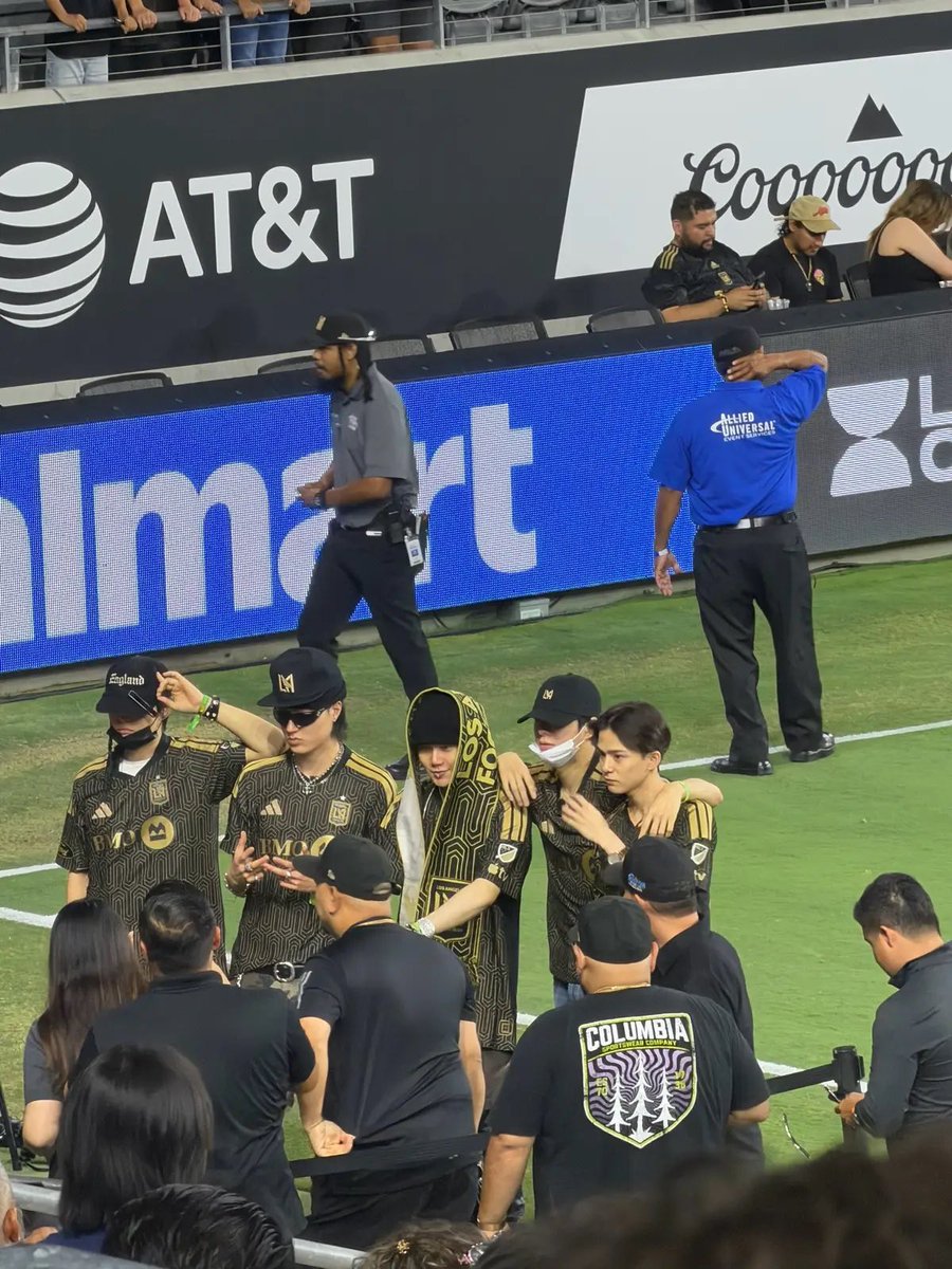 chorrchxr_'s tweet photo. #TREASURE at LAFC’s game❗️ https://t.co/8sN7d1Ou6l