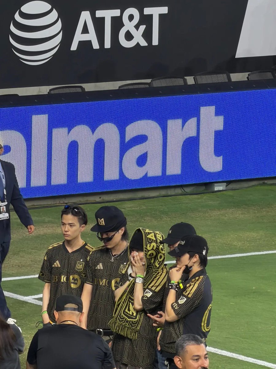 chorrchxr_'s tweet photo. #TREASURE at LAFC’s game❗️ https://t.co/8sN7d1Ou6l