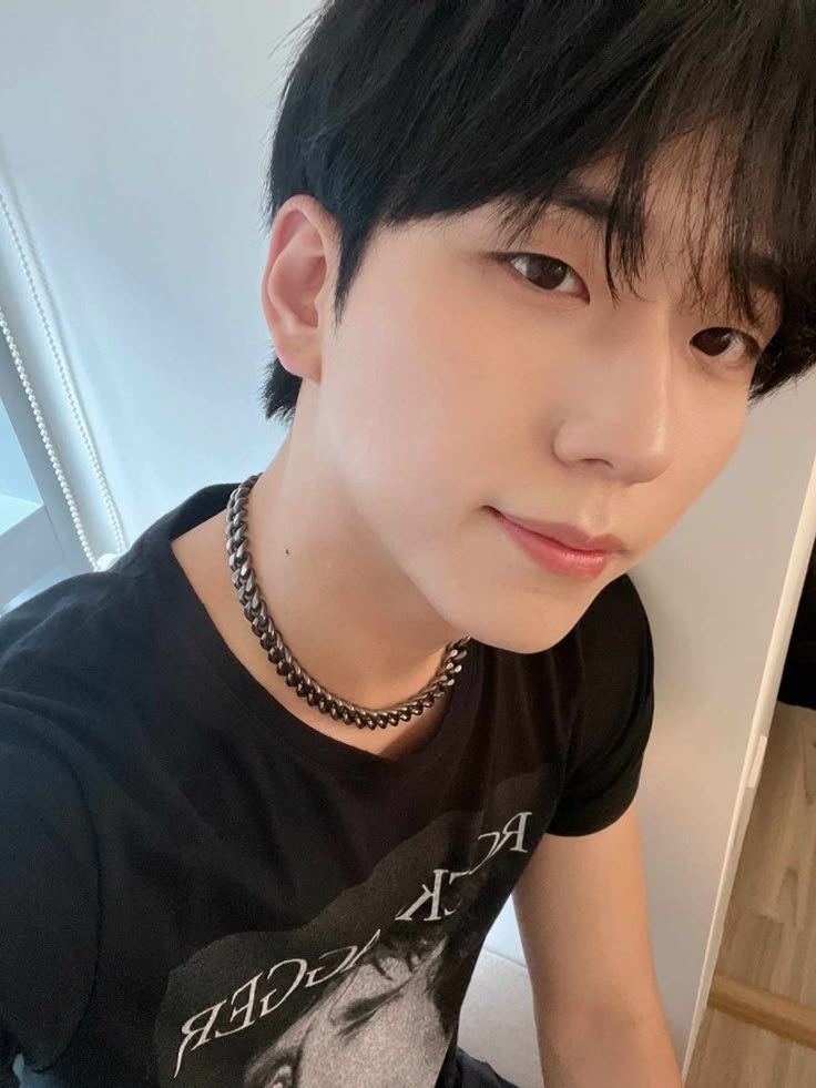 vlgar_princess's tweet photo. genuinamente me gustaría saber qué hicieron estos dos tan grave como para que su empresa simplemente les diera la espalda, me duele por gunil porque él sí terminó yéndose de la banda
wtf jype https://t.co/k3xqpMXKs5