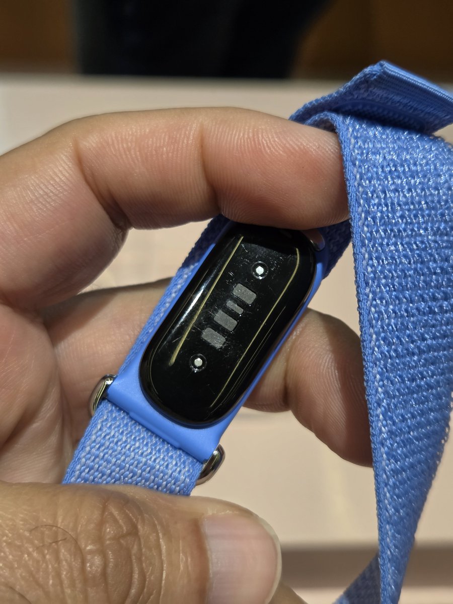 gogiinc's tweet photo. Google Fitbit Air coming soon this October..

#googlefitair #fitair https://t.co/uu7wvX3fLM