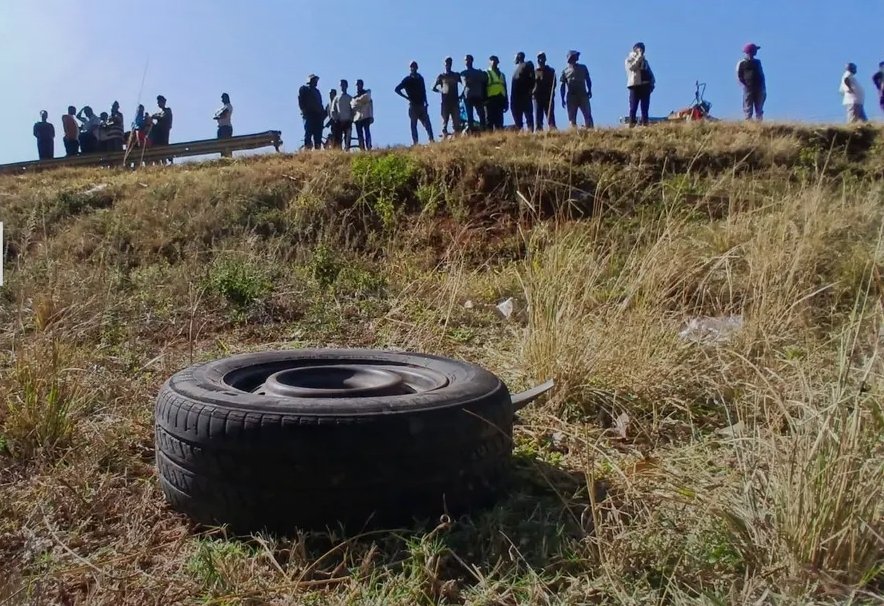 CFCJoes's tweet photo. Just in....

Unknown number of fatalities along the Embu-Meru highway, between Chuka and Chogoria after a Sienta lost control rolling several times.....more updates as we get more info. https://t.co/EBTITMGs1N