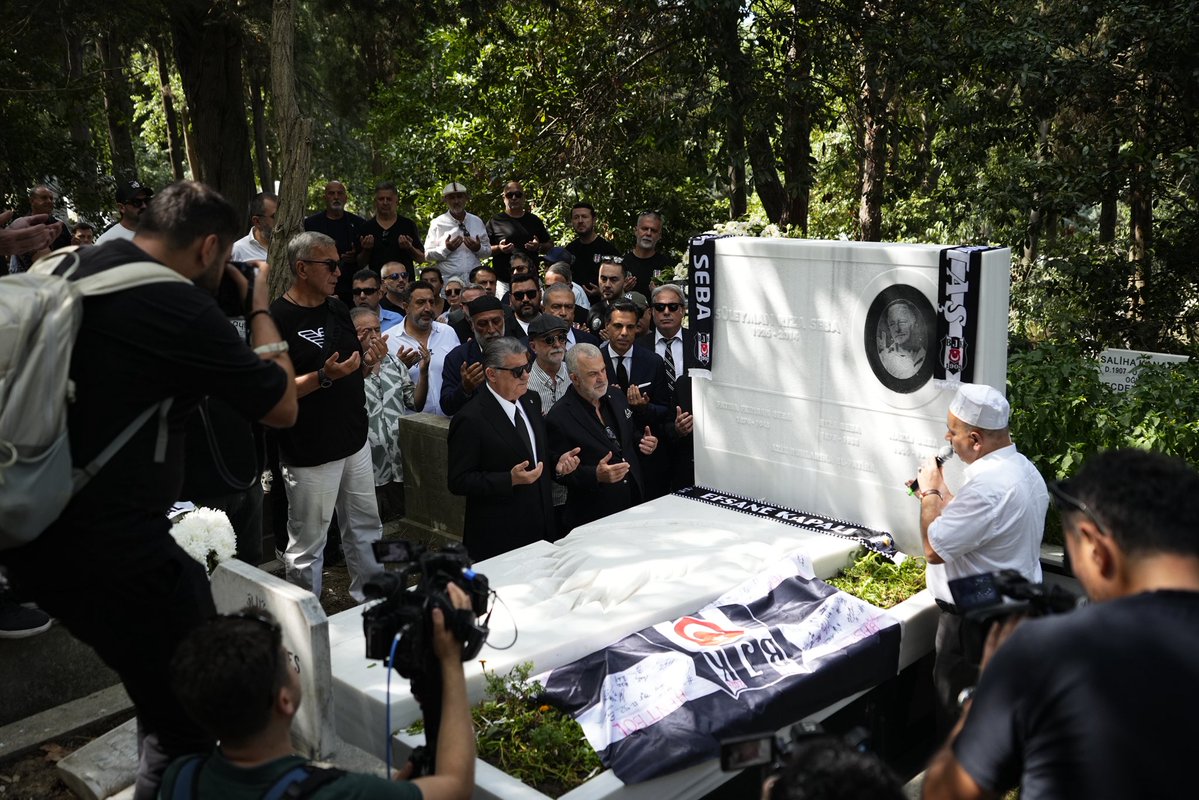 Besiktas's tweet photo. Onursal Başkanımız Merhum Süleyman Seba’yı Kabri Başında Andık

🔗 https://t.co/NyTLiOYRzg https://t.co/sW1jT0M0je