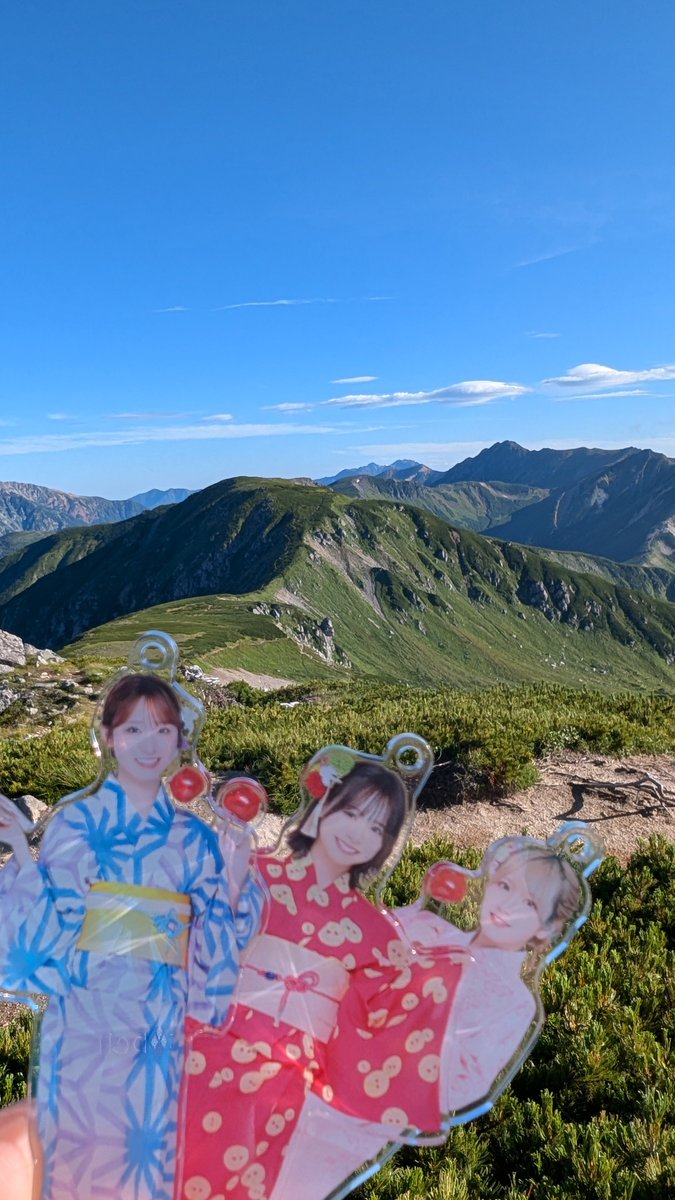 Magic_FantasyF's tweet photo. 一緒に行ってる母、推しメンも出来てホント人生楽しそうだねって。（ほんと楽しい）アクスタを持ち歩く人生がくるとは🐻🎀👌 https://t.co/6ItPKUitfm