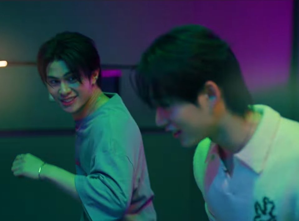 _onmindmine's tweet photo. เอาอะไรมาร้ายคับ สิ่งเดียวที่แดงคือหูแดงค้าบ ❤️❤️

YOU MANIAC TRAILER
 #YouManiacSeries
#WilliamEst https://t.co/AhBax6LRI1