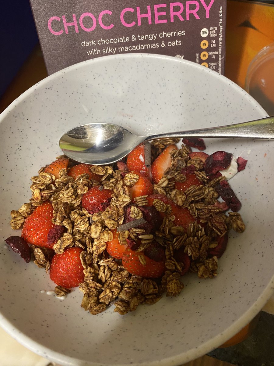 MadleeRage29's tweet photo. @dorsetcereals Why have I never come across this Choc Cherry bedore?? It’s amazing #MadeInPoole https://t.co/xTYYcM36jN