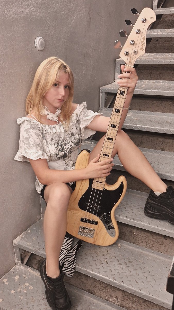 _Himeu's tweet photo. 🎸🎶 https://t.co/EJKc8pMBHG