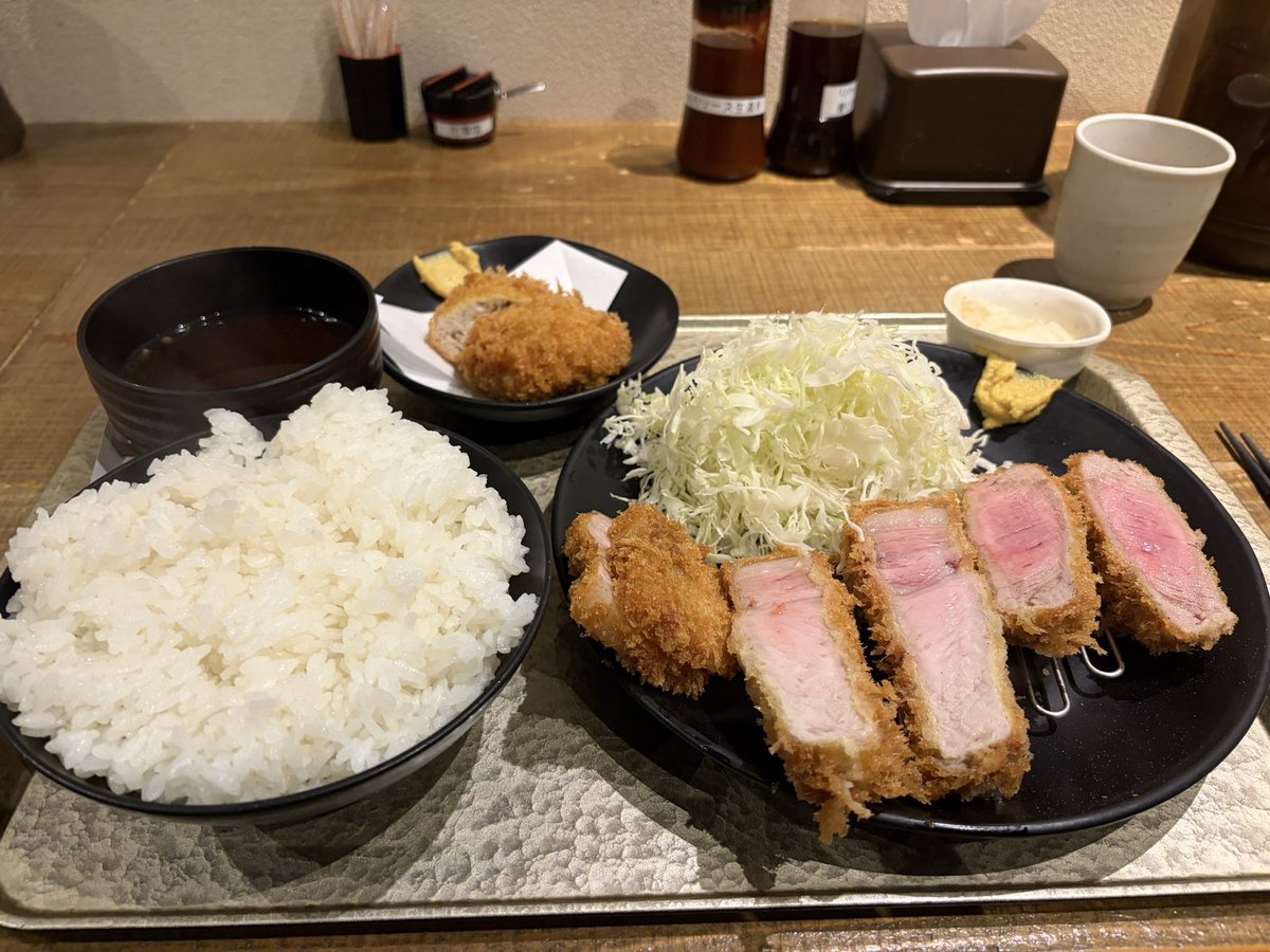kuwabara_sio's tweet photo. 小学校からの友達がやっております。
宣伝してくれと五月蝿いのでしときます。
渋谷のかつ吉で20年以上店長やってたので味は間違いないです。
店の名前は池袋あげいけ。
絶対に行くな。
行くな。
絶対に。
奴は酒乱だし人間性に問題がある。 https://t.co/OTp4wxPgMs