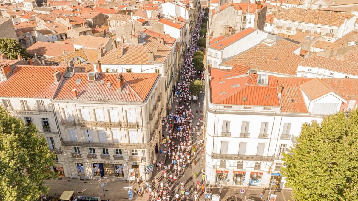 VilleDeBeziers's tweet photo. 10 KM DE LA FERIA 
Et vue du ciel… franchement, ça envoie ! 🤩

#feria #beziers #course https://t.co/KBnE8cyXOJ