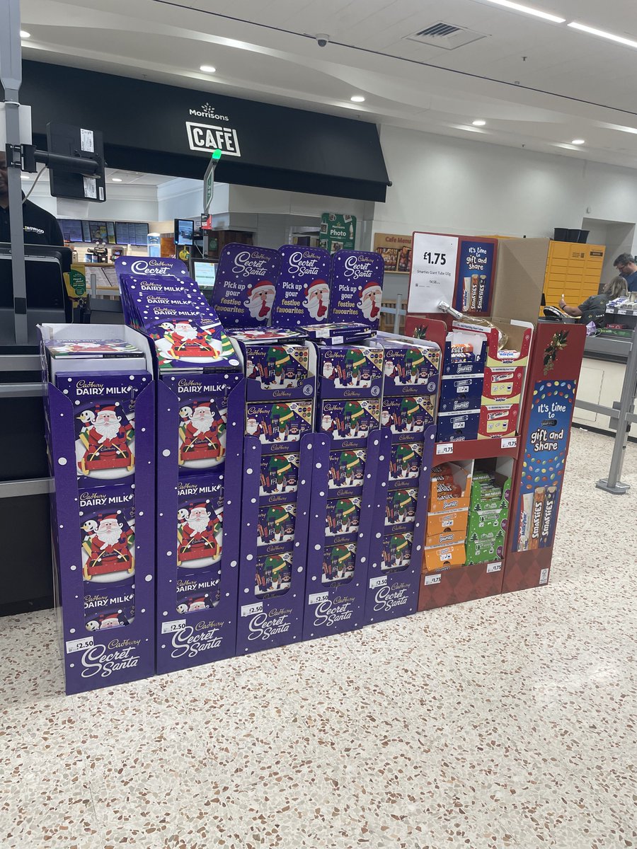 Kent_Online's tweet photo. It’s August 13, an amber extreme heat warning is in place, and parts of Kent could reach the mid-30s today, but Morrisons in Strood is already selling Christmas Advent calendars! 🥵🎄

Is it far too early for Advent calendars to be on the shelves, or are you already getting into the Christmas spirit?🎅

Let us know in the comments 👇
