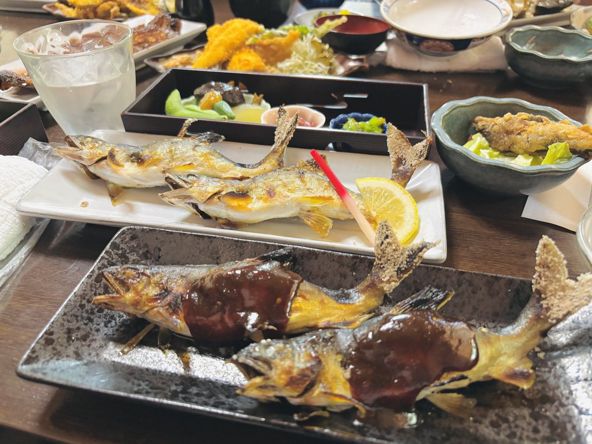 mochipandarin's tweet photo. 鮎のコース料理をいただきましたよ🐟 https://t.co/j5QgyDQw7y