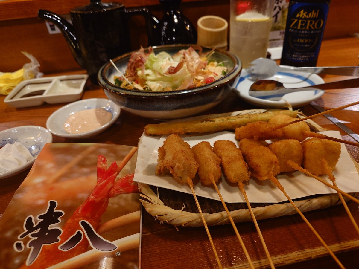 daichanda3's tweet photo. 母親の初盆で田舎に帰省していた
主人が戻ってきた
外食した
16:30開店前に並んで120人以上待ち
ギリギリ、カウンター席に座れた🤗100 人位が一斉に注文する
閉店まで続く
暑い中、食事を提供してもらえる
有り難い🤗
田舎への土産物も無事に届いた
運送して下さる方々
有り難い🤗 https://t.co/ZI03HYJnWv